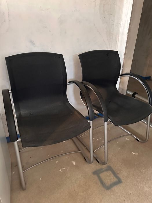 4 cadeiras de escritório pretas