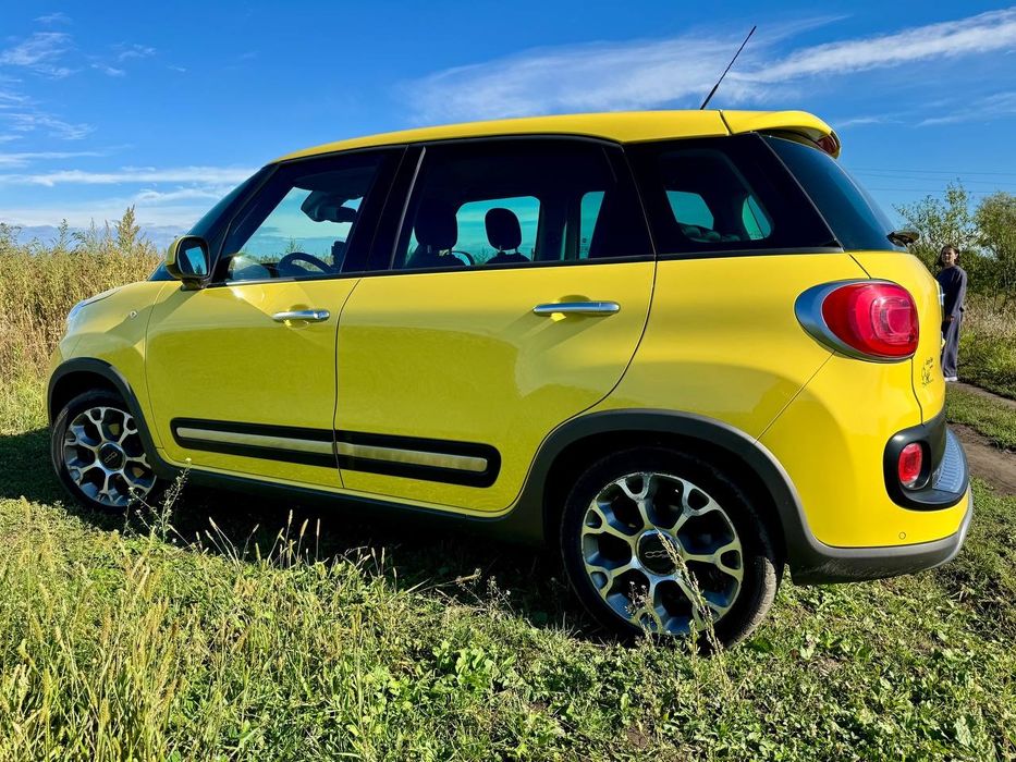 Автомобиль Fiat 500L