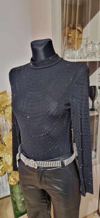 Body z siateczki i czarne kamyki