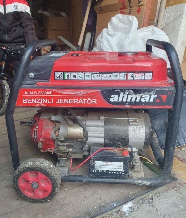 Продам бензиновый генератор 3,5кВТ