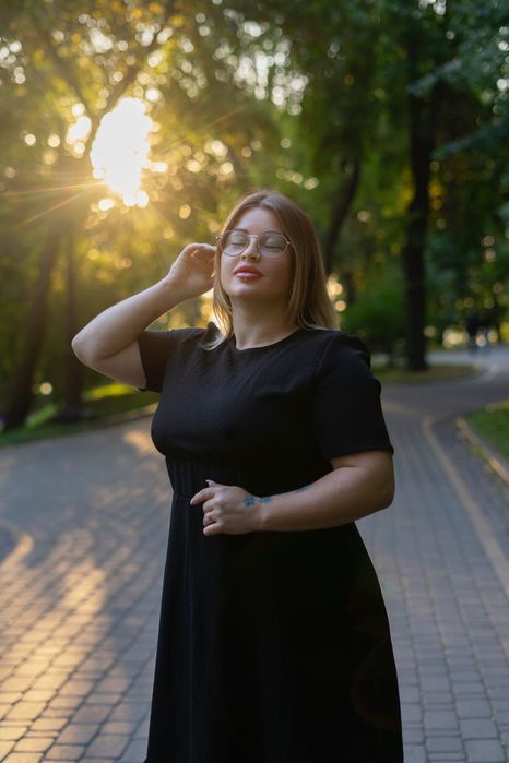 Довга чорна сукня