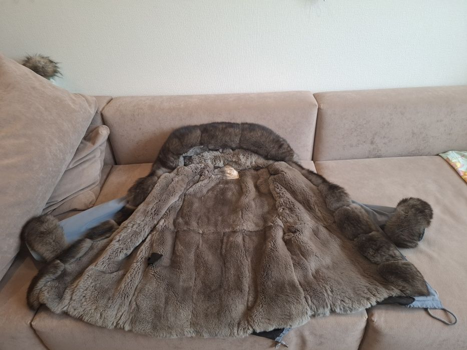 Жіноча куртка парка з натуральним хутром xl всередині та зверху.