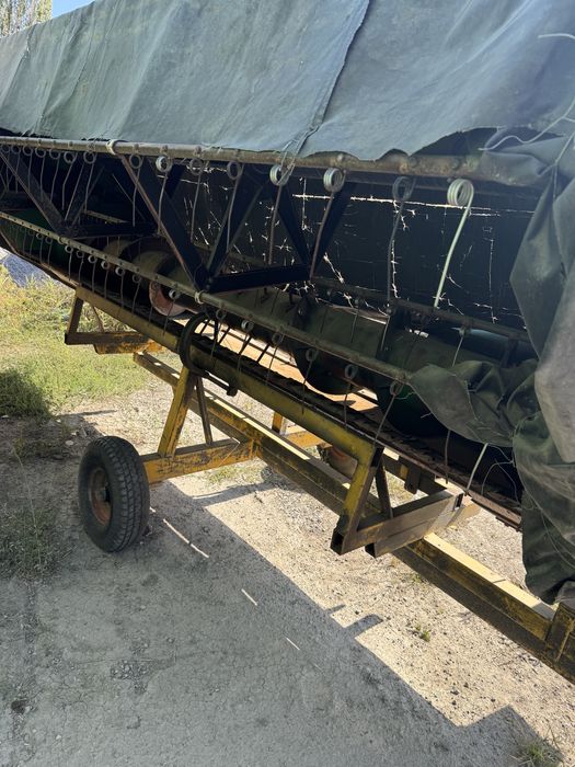 Комбайн зерноуборочный John Deere 1065