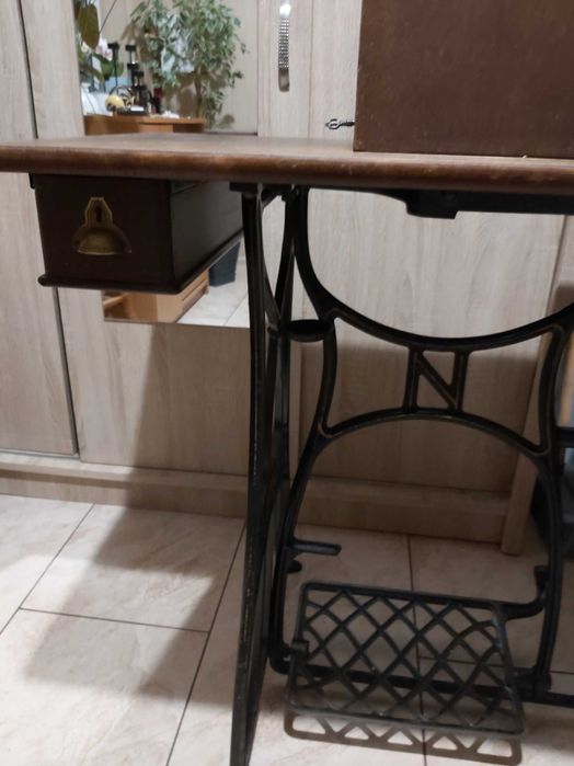 Sprzedam  starą maszynę do szycia