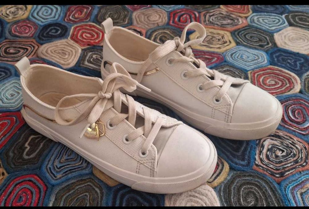 Białe eleganckie wygodbe trampki komunia r.355