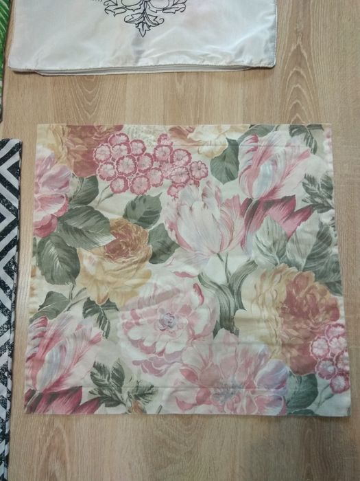 4 Ozdobne poszewki na poduszki