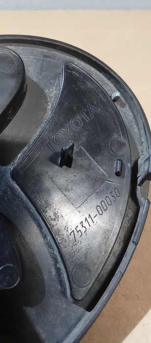 Emblemat Logo Toyota Yaris II Logo Znaczek Przód Toyota Yaris II