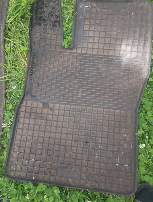 Dywany gumowe do Opla Astry F Combi i Corsy B z 1997r