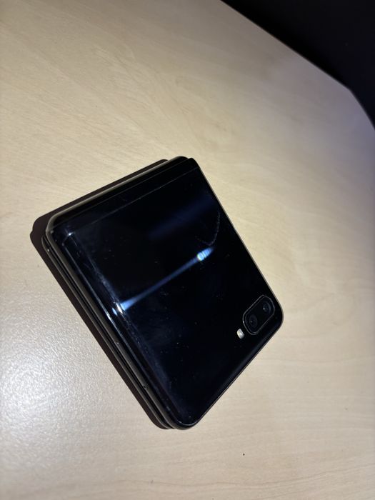 Smartfon Samsung Z Flip 4g