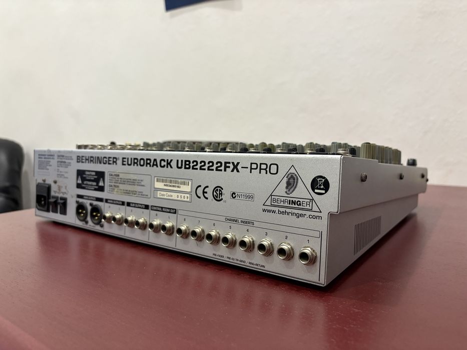 Микшерный пульт Behringer UB2222FX-Pro