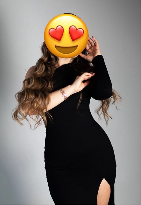 Вечірня сукня з розрізом