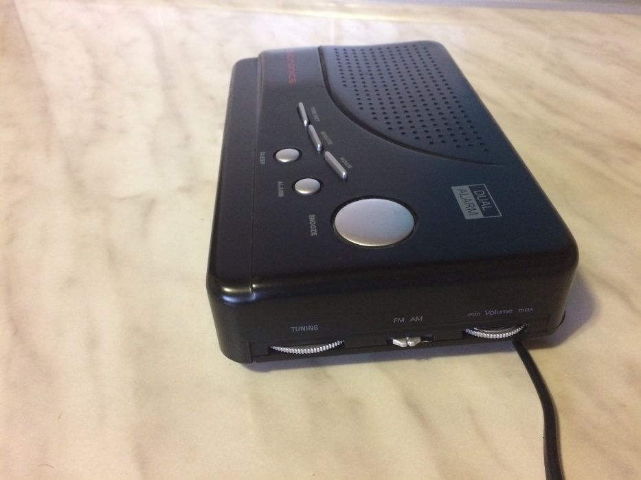 Радиочасы с приемником "Sitronics scr3002".