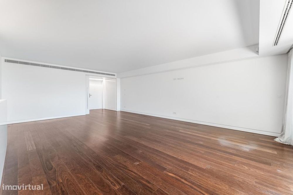 Apartamento T2 com jardim, Cascais