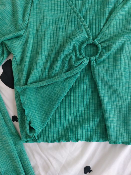 Zielona bluzka ze srebrnym elementem H&M divided