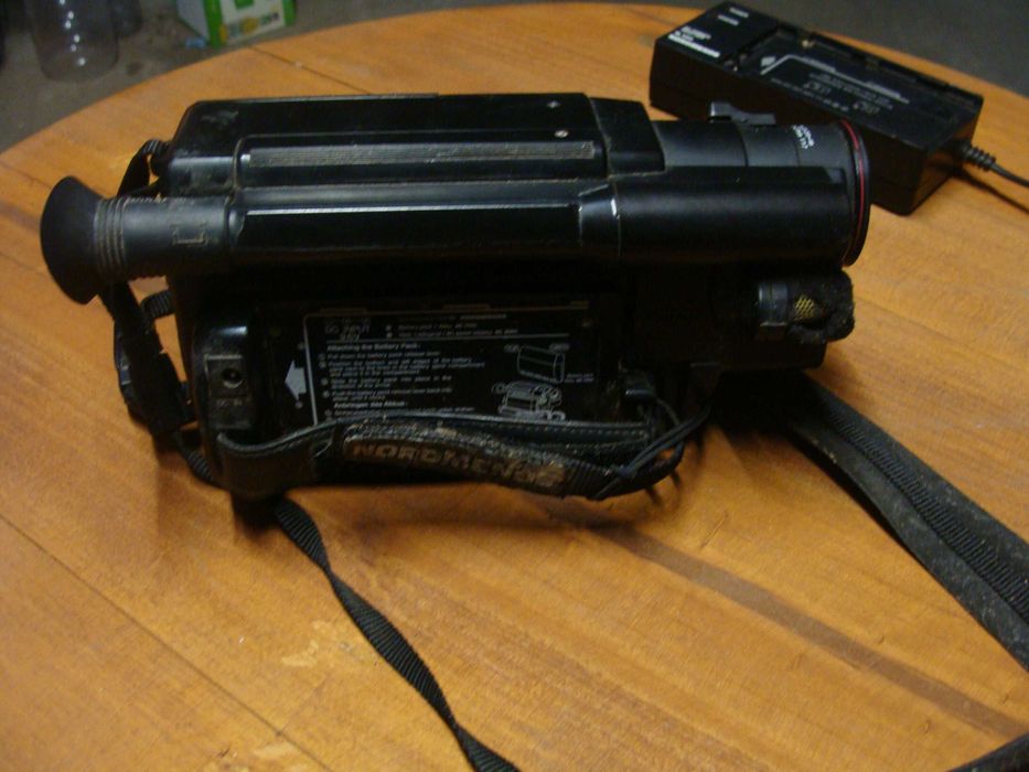 Máquina de Filmar Cassetes - NordMende CV 1100