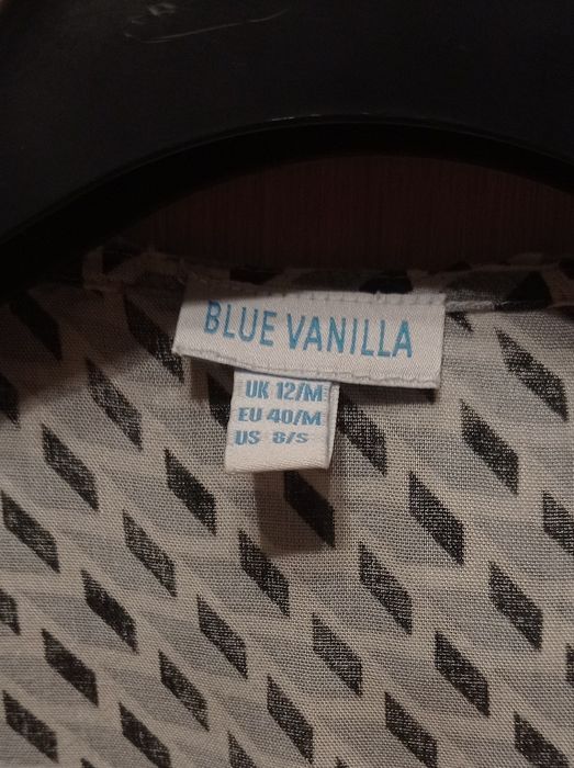 Blue Vanilla sukienka kopertowa w geometryczne wzory, r. M