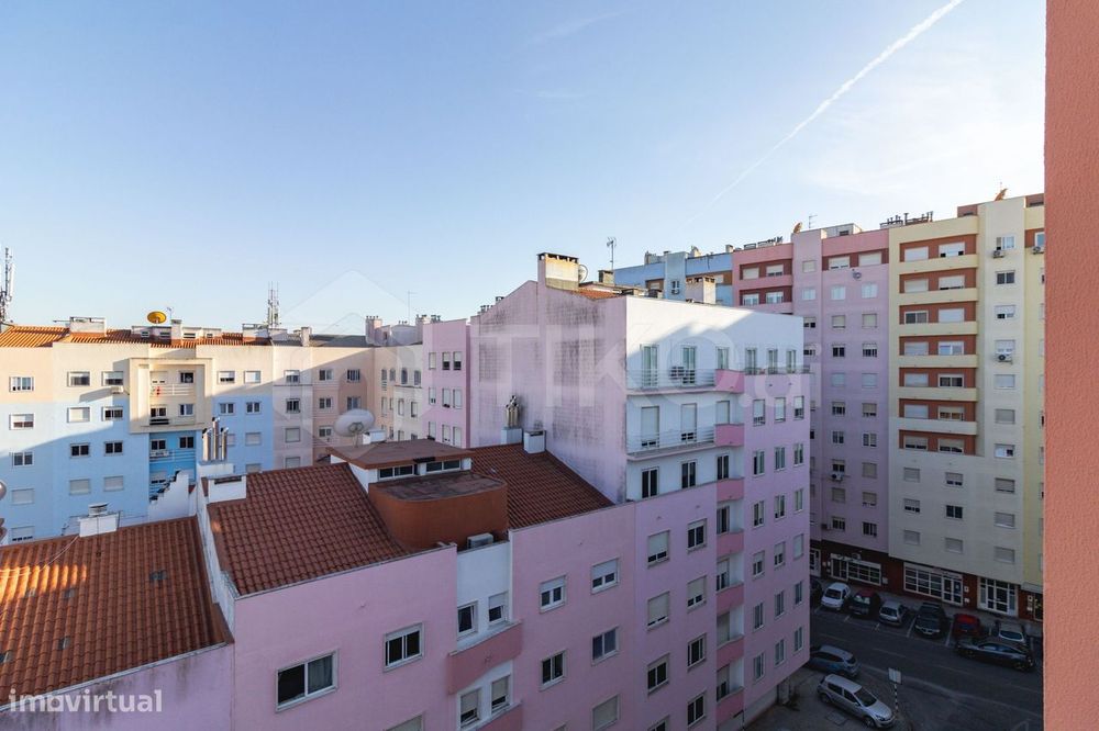 T4 com 209 m², vista 360º, sol todo o dia e garagem de 78 m² | Corroio