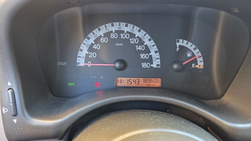 Punto ano 2000 ótimo para o dia a dia