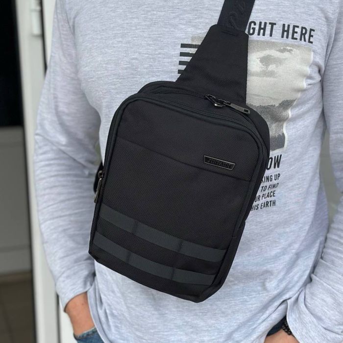 Чорна нагрудна сумка чоловіча через плече бананка Vector bag
