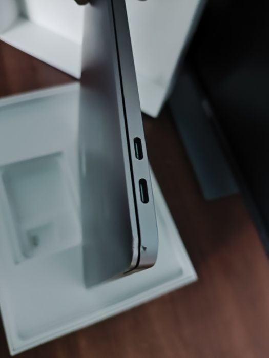Продам Macbook A1708