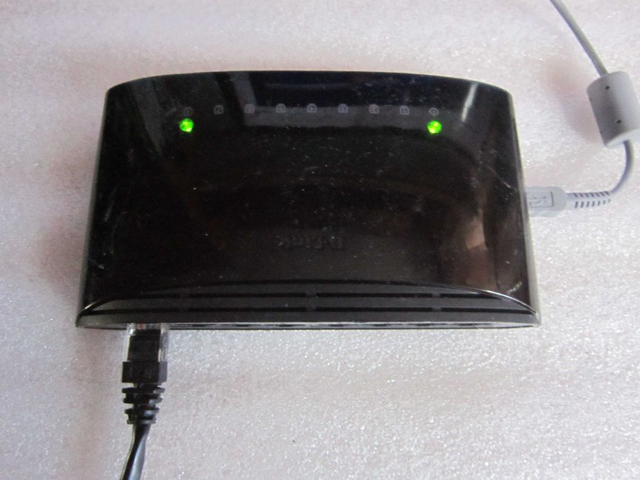 Switch D-Link DES-1008D sprawny na mini usb