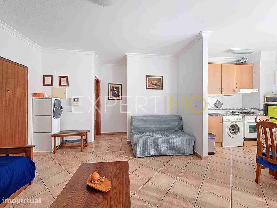 Apartamento T1 a 300m da Praia da Rocha com garagem e piscina