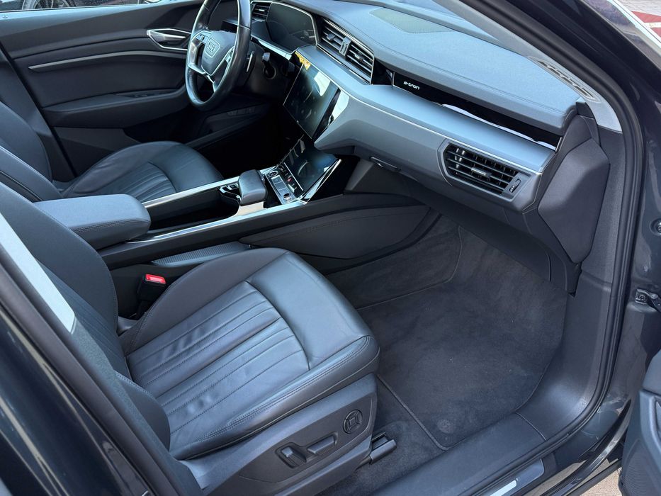 Сидіння салон Audi E-tron Etron