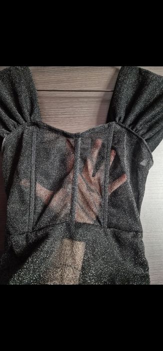 Błyszcząca sukienka