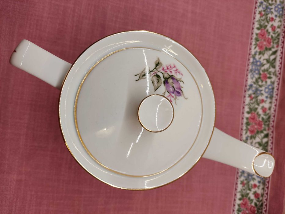 Dzbanek porcelanowy Chodzież z kwiatowym motywem