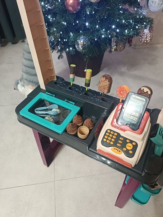 Plastikowy sklep do zabawy z kasą i czytnikiem cen