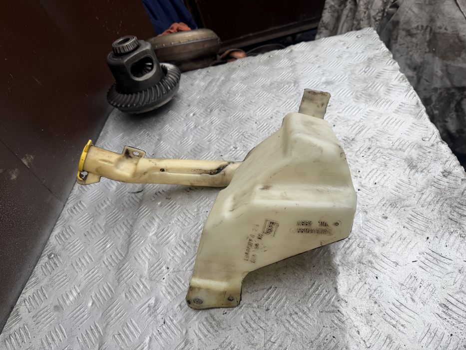 Бачок омывателя в сборе Джип чероки 04год jeep cherokee wj