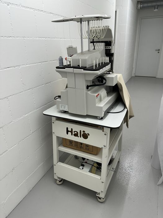 Maquina de bordar - 1 cabeça / 12 cores