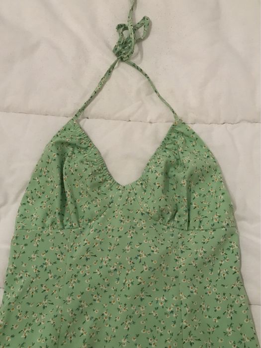 vestido midi às flores