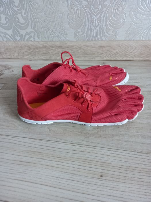 Продам кроссовки FIVEFINGERS
