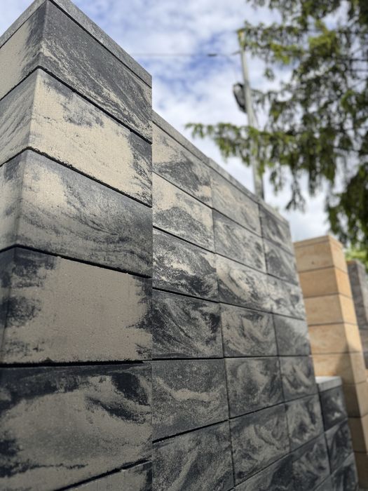 Stalowo białe pustaki 500x200x200 na placu 1 Gatunek