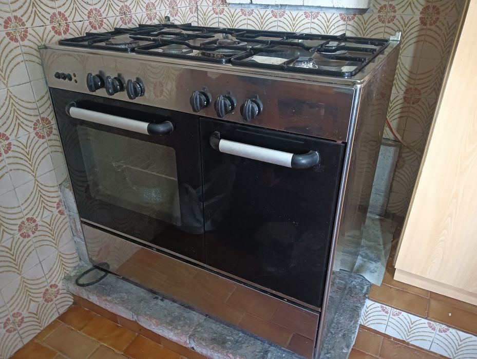 Fogão inox, algum uso mas em bom estado