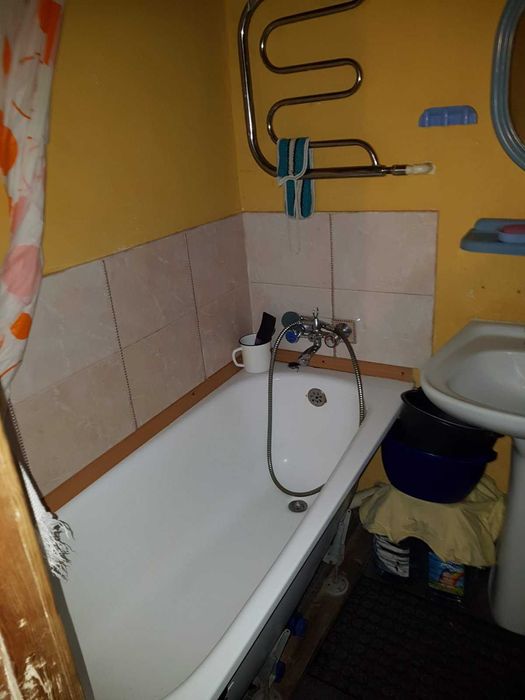 Комната в коммуналке с одним соседом