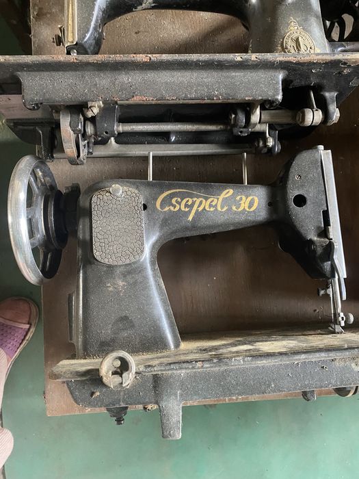 Продам дві швейні машинки