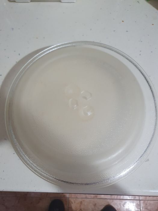 Prato do micro-ondas como novo