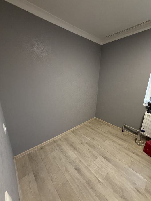 Часть дома и 10 соток 
Асфальтированная улица.
Учас