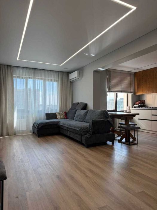 Простора 4-кімнатна квартира 92 м² + гараж