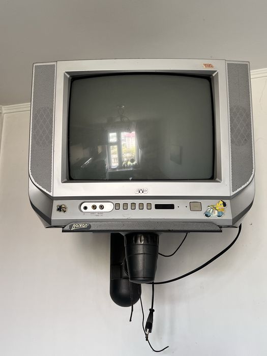 Продам телевізор JVC з навісним тримачем