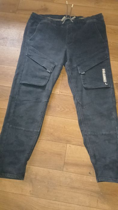 Spodnie czarne firmy CROOP