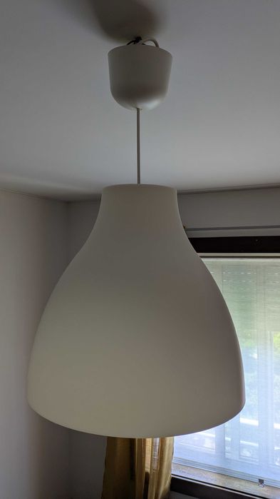 Candeeiro de teto branco em ótimo estado