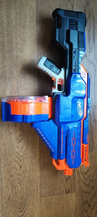 Nerf Elite infinus-ałtomatyczny,wpełni sprawny