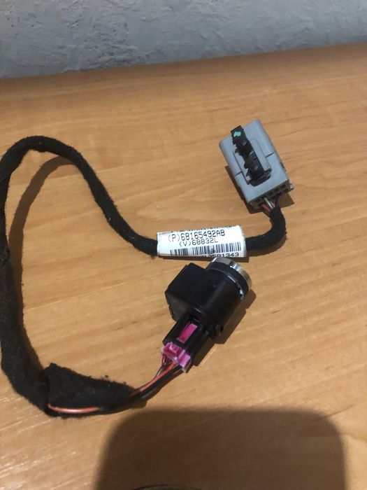 Кнопка лючка бензобака dodge jeep chrysler з проводкою 68165492AB