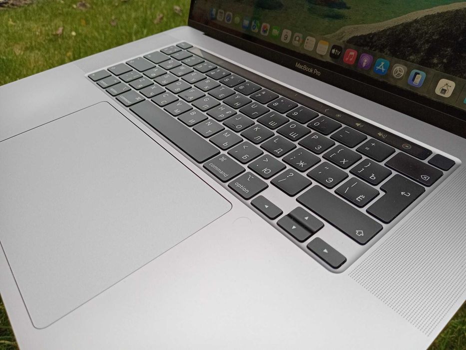 Ноутбук Apple Macbook Pro 16 Retina, 2019 i7/16/512gb (є вм'ятина)