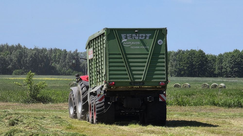 Usługi Zbioru Traw Przyczepą Samozbierającą Fendt tigo 75