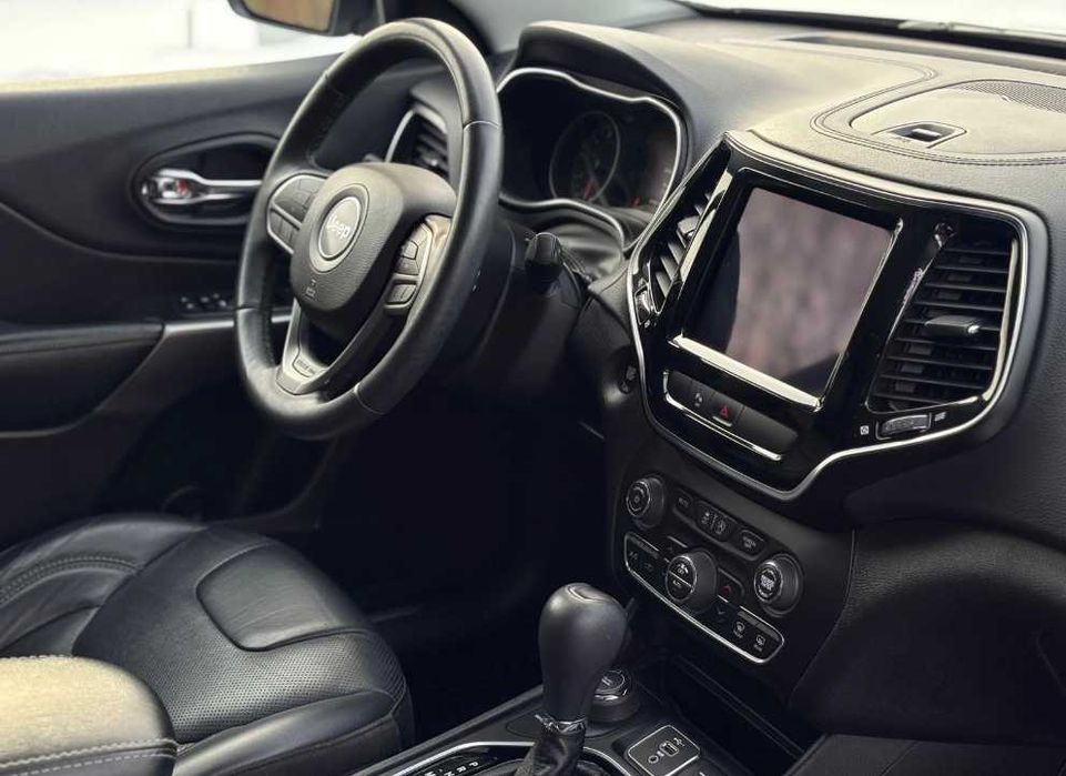 Jeep Cherokee 2019 року