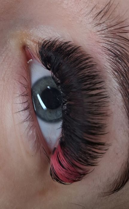 Profesjonalne przedłużanie rzęs. Wolne terminy w treści ogłoszenia.